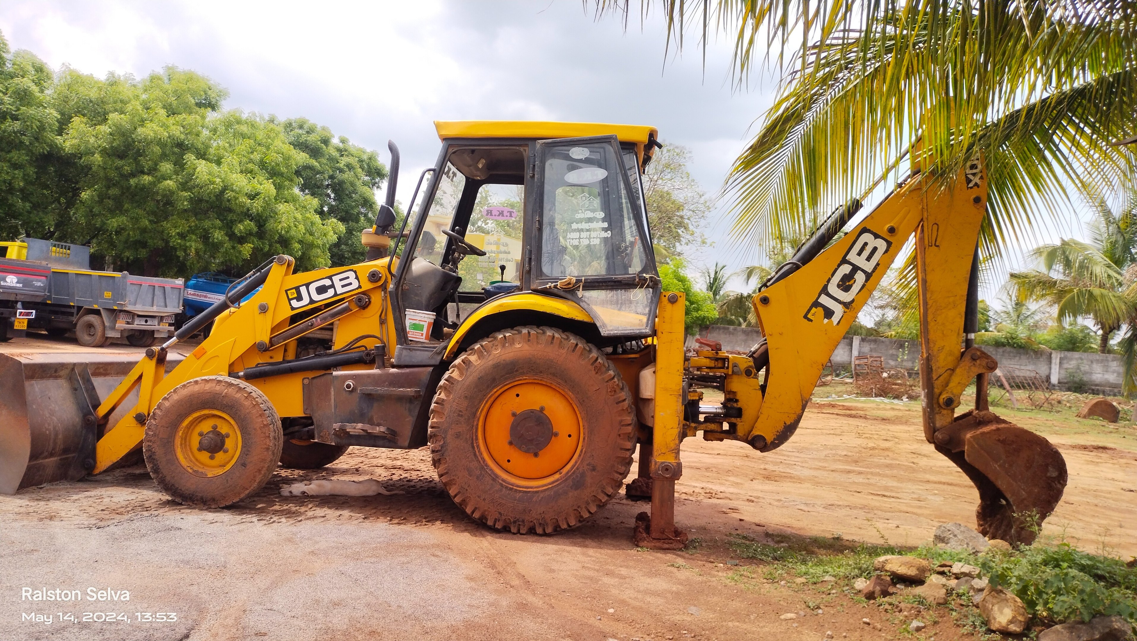 JCB Tanker Tipper Model 2 Rental - Construction Efficiency. Rent this reliable tipper with great load capacity and easy handling, perfect for any construction site.