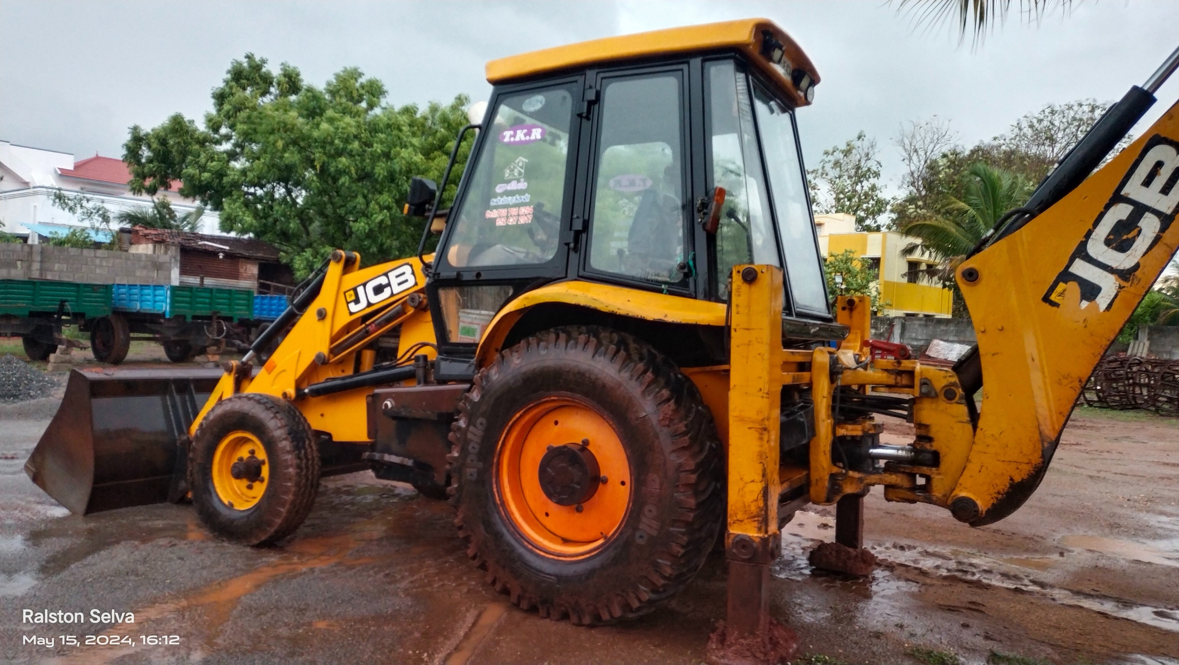 JCB Tanker Tipper Model 1 - Reliable Construction Transport. Discover this durable, high-performing model built for efficient material transport in construction projects, ideal for contractors.