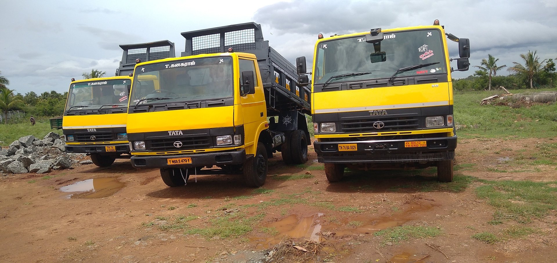 Efficient Tipper Model 5 - Material Supply Solution. Optimize transport with this fuel-efficient, high-performing tipper for construction and material supply tasks.